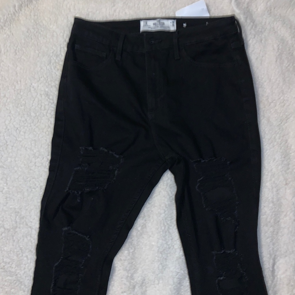 I’m selling curvy high-rise super skinny hollister jeans